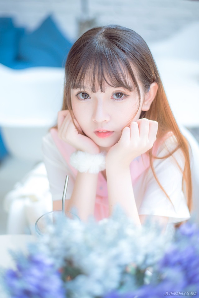 右手，不由得按在了腰间的剑柄之上，无论有什么样的理由，这样的话，他不该乱说。